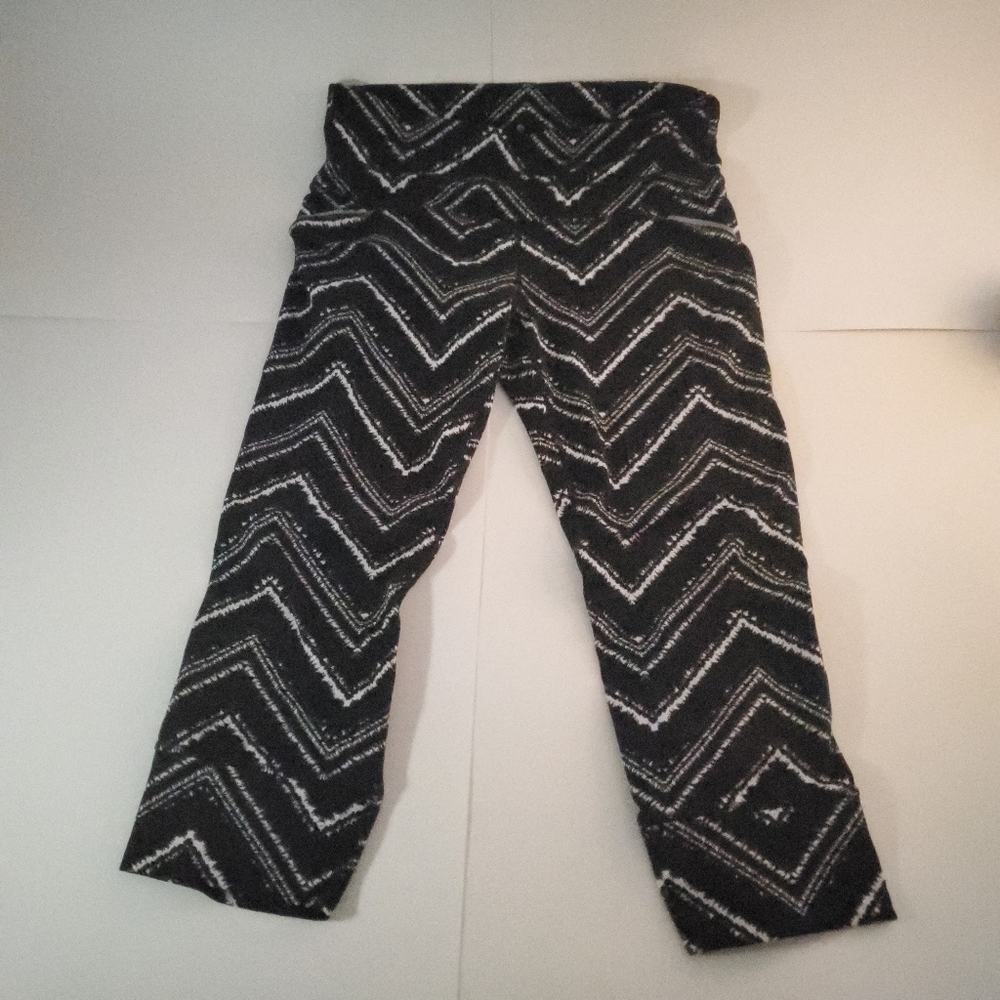 Athleta black & white women's Small Capri Leggings